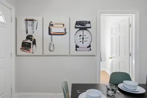 15min to Loop | Free Street Parking | Full Kitchen - Image 3