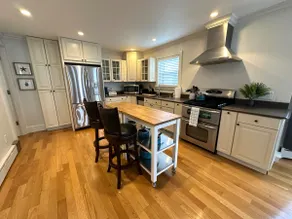 Bright and Open 2 Bed 1 Bath Apt. off Broadway - Image 3