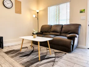 Modern Stay Near Downtown & Naval Base - Image 5
