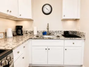 Modern Stay Near Downtown & Naval Base - Image 4