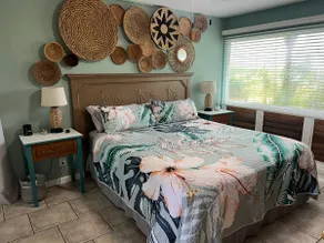 Surf Shack ,Cold AC , Pool Hot Tub, Sleeps 4, Mt View - Image 3