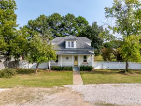 Main Street Cottage - Image 1