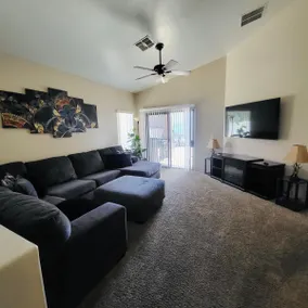 Beautiful 3 bedroom home located in a cul de sac. - Image 2