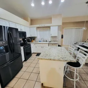 Beautiful 3 bedroom home located in a cul de sac. - Image 3