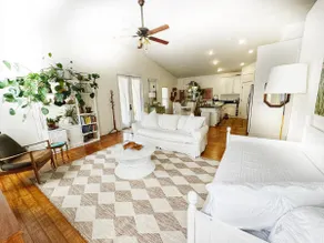 Magnolia Cottage Couples Retreat-Sleeps 4-Pets - Image 3