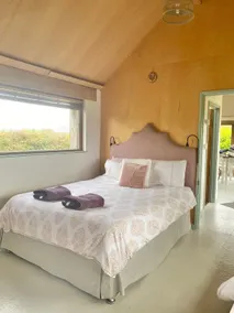 Cozy, countryside cabin. Walks from door. EV chrg. - Image 3