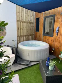 Small Villa Charles 7 mins by bike from the embankment - Image 2