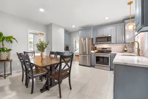 Modern 4BR | 1 Min Train | Parking Downtown Access - Image 5