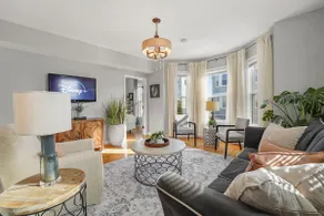 4BR Steps to Train to Downtown | Parking - Image 2