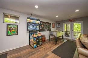Dockside Dog Friendly Retreat w/ Views & Arcades - Image 2
