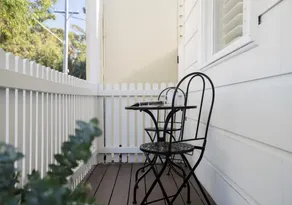 Renovated Brilliance in Bayside Albert Park - Image 2