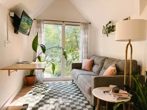 Cutest Spot in Old Town - The Loft - Image 3