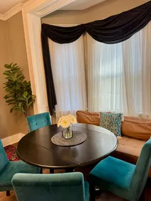 Cozy vintage getaway minutes from downtown! - Image 3