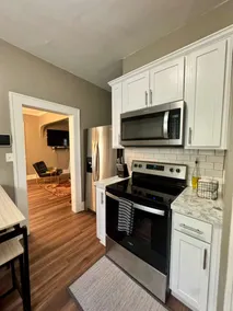 Cozy vintage getaway minutes from downtown! - Image 5