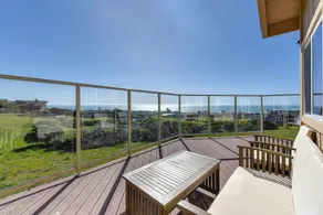 Hansen's Bodega Bay Getaway-Walk to Beach! - Image 4