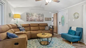 Lake Gaston cozy water front cottage, boat slip - Image 2