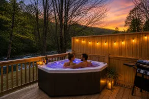 Spend Christmas at Riversong! Hot Tub+On the River - Image 5