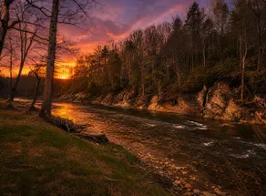 Spend Christmas at Riversong! Hot Tub+On the River - Image 4