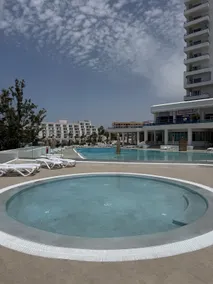 Lux apartment with panoramic ocean view - Image 3