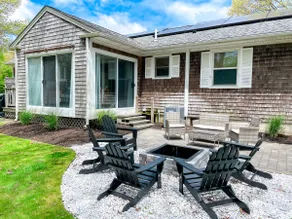 *Barefoot Bungalow* Cozy Cape Cod Beach House - Image 2
