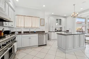 Gorgeous Chateau Belle in Uptown New Orleans - Image 4