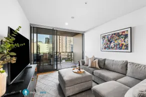 South Brisbane Apartment with Pool - Image 2