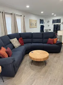 Pet friendly + fenced in yard 10 min to DT Raleigh - Image 2