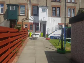 Spacious 1 bed Flat Sleeps 6 w/ Garden and Parking - Image 3
