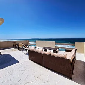 A nice apartment with an ocean view - Image 4