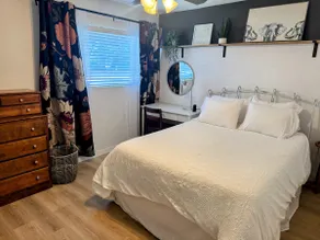 Cozy 2 BR - Located in Quiet Downtown Neighborhood - Image 4