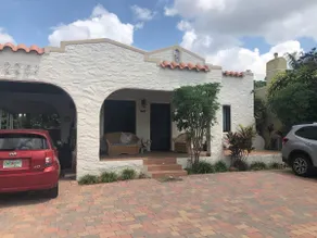 Mango Studio - Free Gated Parking - Image 3
