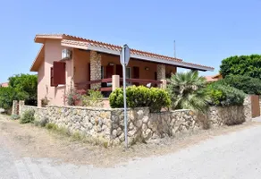 Villa with Large Terrace for Groups and Families - Image 2