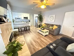 Cozy Casita w/private backyard & parking Pets OK - Image 2