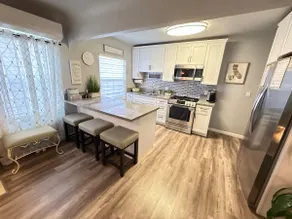 Cozy Casita w/private backyard & parking Pets OK - Image 3
