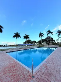Luxury 3brm lakehouse. Pool, Tiki , golf & Fishing - Image 4