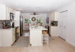 Estey Oasis. Heated Pool! Close to Beaches/5th Ave! - Image 4