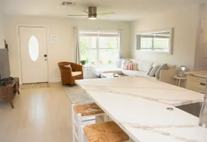 Estey Oasis. Heated Pool! Close to Beaches/5th Ave! - Image 3