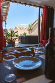 Cozy guest studio with private terrace & Jacuzzi - Image 3