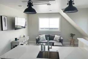New Luxury King Bed Guesthouse | Blackbird's Nest - Image 2