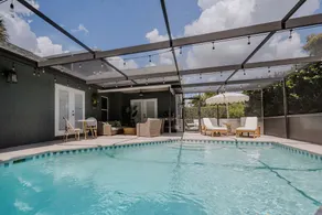 LUXE! Heated Salt POOL! Close to Town, Beach, IMG - Image 2
