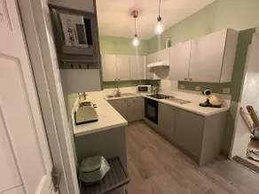 Seaton, Devon, two bed apartment, just off the sea front. - Image 4