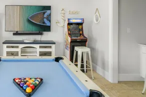 Vast Cay Castle With Private Beach And Game Room - Image 3