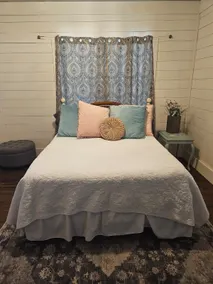 Marie's Place, Cozy 2 bedroom house right off town square! - Image 4