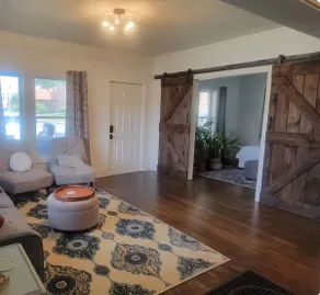 Marie's Place, Cozy 2 bedroom house right off town square! - Image 5
