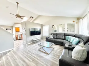 $0Fees; Near Park, Dining; Easy Access to Downtown - Image 3