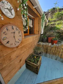 Ava Burrow: Cosy Coastal Hideaway + Garden - Image 5