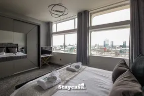 Luxury Penthouse Manchester Skyline 23rd Floor - Image 5