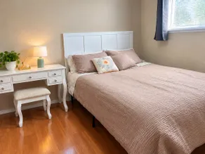 Nice & Cute 4B2B w 2TVs| Peaceful Bright Retreat - Image 4
