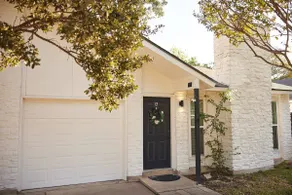 2BR Ensuite | Near The Domain & UT - Image 5