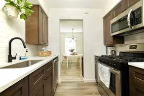 2BR Ensuite | Near The Domain & UT - Image 3